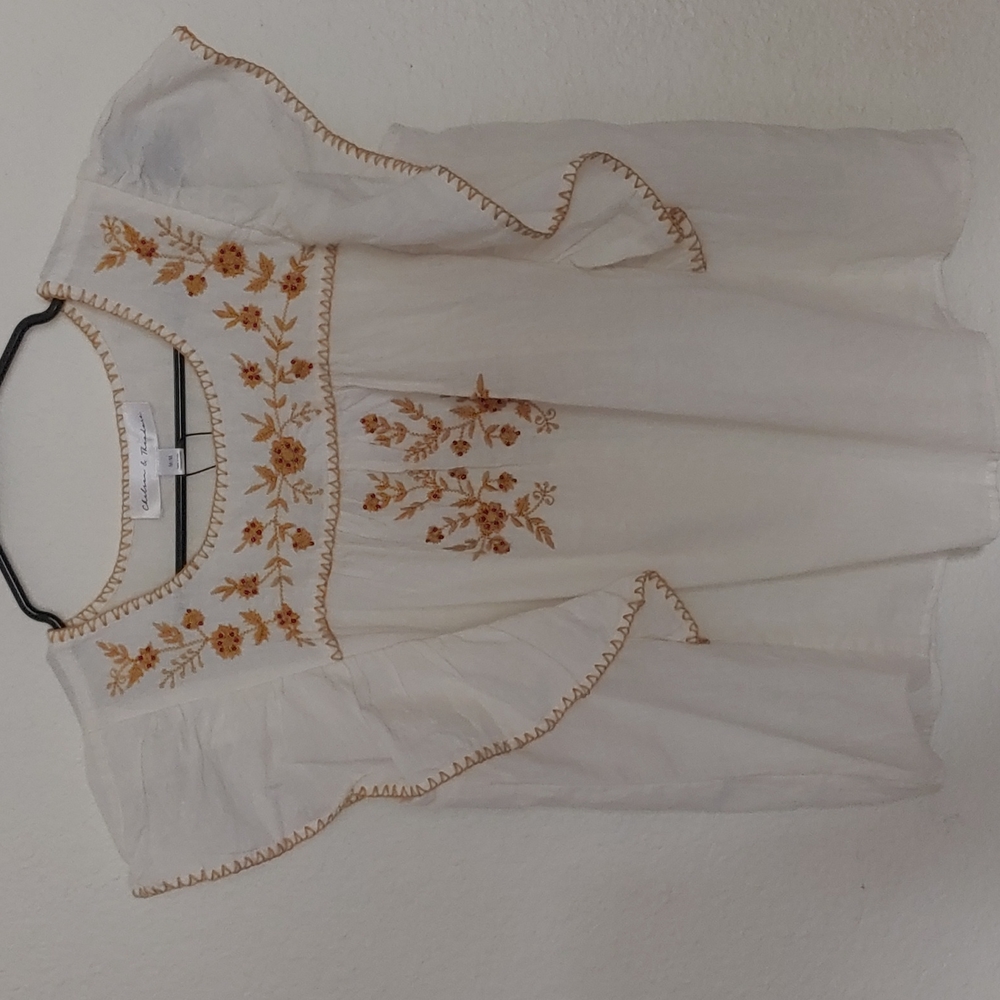 NWT cotton/linen Chelsea & Theodore Mexican Embroidered blouse. Medium.